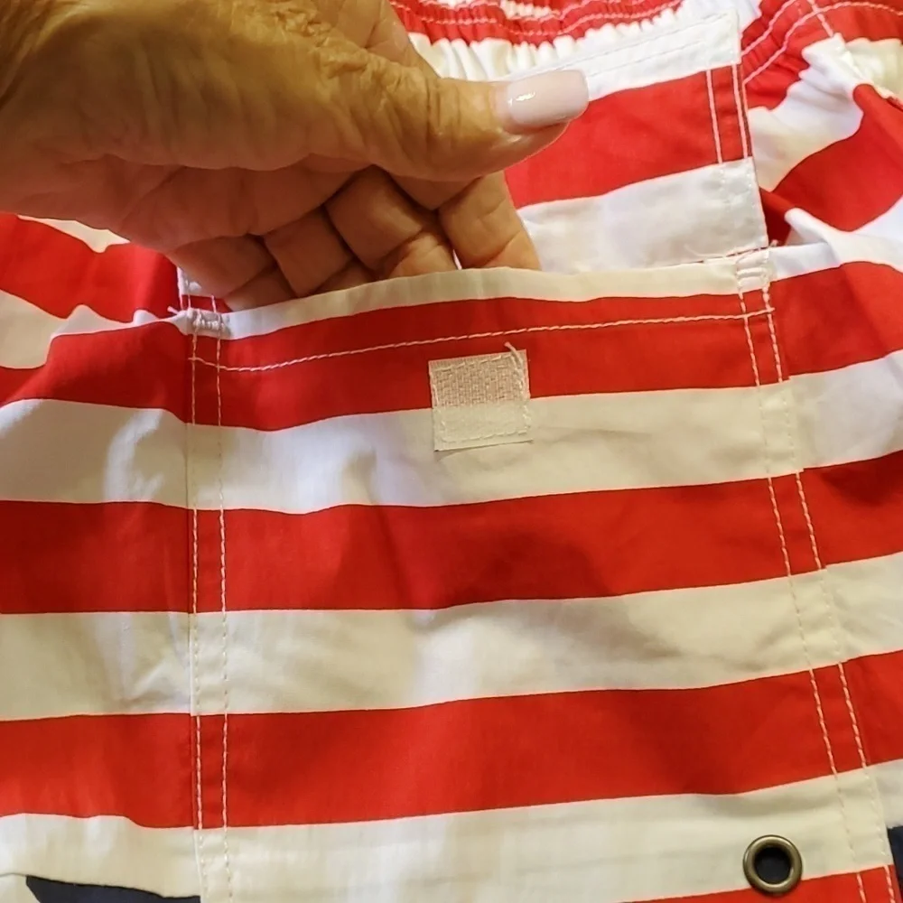 TACKLE & TIDES, AMERICAN FLAG BATHING SUIT.‎  SIZE large. Net linned.